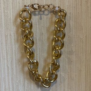chunky, gold chain necklace! 🔱